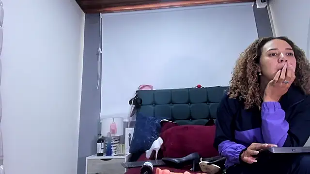 Snapshot of charlott_lens chatting on September 22, 2:08 pm charlott lens online show from September 22, 2:08 pm