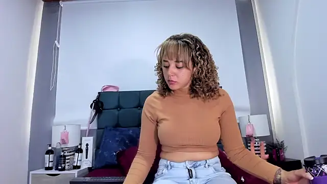 Snapshot of charlott_lens chatting on September 23, 3:26 pm charlott lens online show from September 23, 3:26 pm