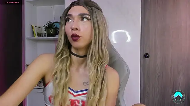 Snapshot of sofi_elfqueen chatting on February 16, 10:54 pm sofi elfqueen online show from February 16, 10:54 pm