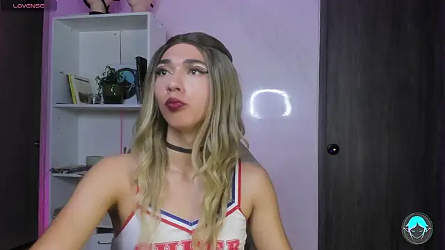 Snapshot of sofi_elfqueen chatting on February 17, 2:09 am sofi elfqueen online show from February 17, 2:09 am