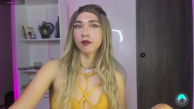 Snapshot of sofi_elfqueen chatting on February 21, 12:27 am sofi elfqueen online show from February 21, 12:27 am