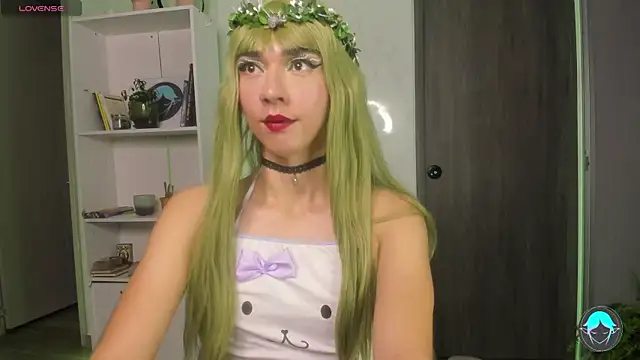 Snapshot of sofi_elfqueen chatting on February 23, 1:02 am sofi elfqueen online show from February 23, 1:02 am