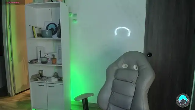 Snapshot of sofi_elfqueen chatting on March 1, 4:26 am sofi elfqueen online show from March 1, 4:26 am