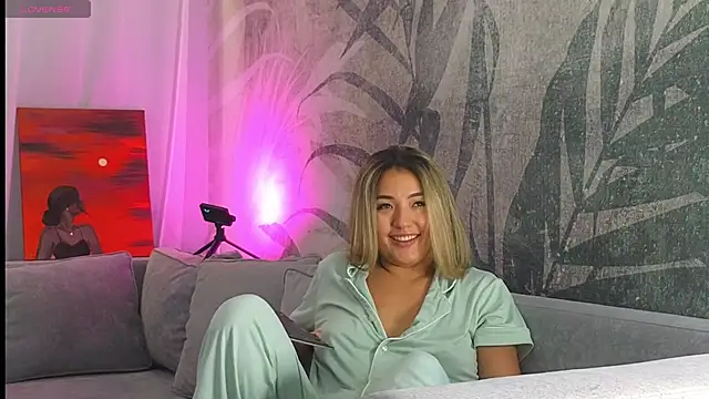 Snapshot of lily__foster chatting on December 10, 7:37 am lily foster online show from December 10, 7:37 am