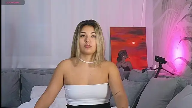 Snapshot of lily__foster chatting on December 13, 2:21 am lily foster online show from December 13, 2:21 am