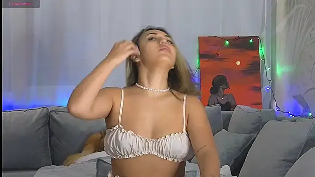 Snapshot of lily__foster chatting on December 13, 3:43 pm lily foster online show from December 13, 3:43 pm