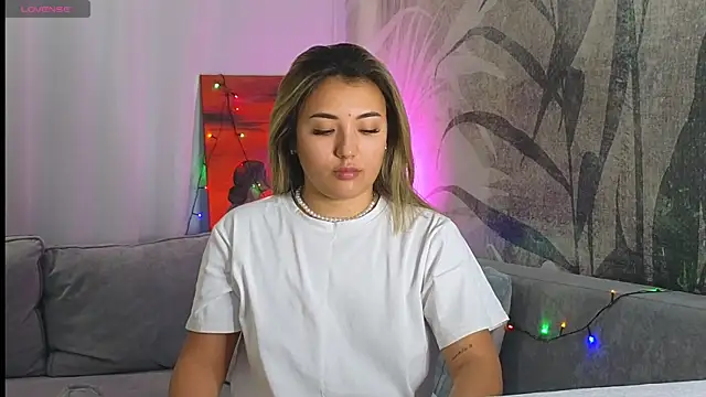 Snapshot of lily__foster chatting on December 23, 2:28 pm lily foster online show from December 23, 2:28 pm