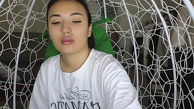 Snapshot of lily__foster chatting on October 15, 5:29 am lily foster online show from October 15, 5:29 am