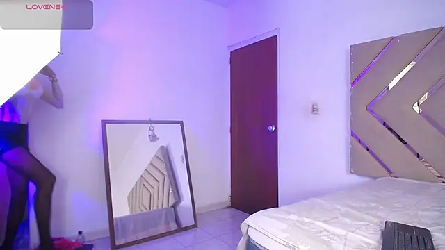 Raven foxter1 online show from December 13, 4:22 am