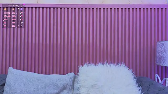 Emiily Scott1 online show from December 7, 11:51 am