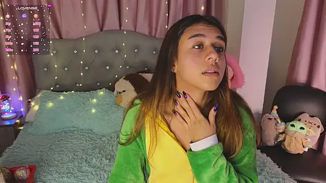 Emiily Scott1 online show from January 24, 12:09 am