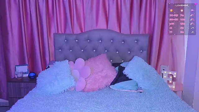 Emiily Scott1 online show from November 28, 9:39 pm