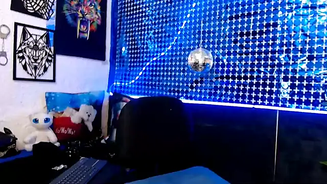 Snapshot of Mensecret69 chatting on December 14, 2:53 pm Mensecret69 online show from December 14, 2:53 pm