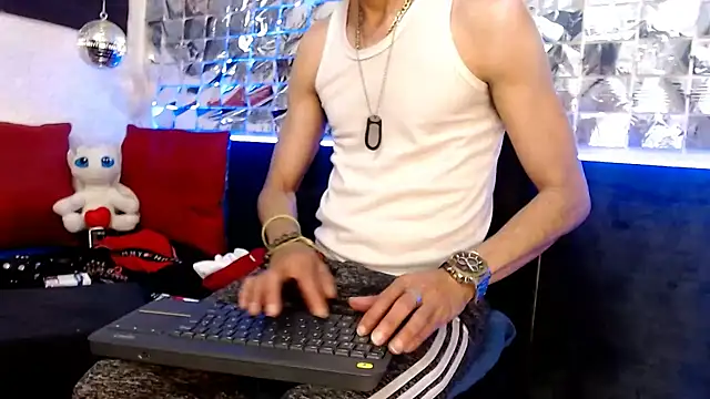 Snapshot of Mensecret69 chatting on January 25, 12:27 am Mensecret69 online show from January 25, 12:27 am