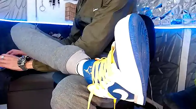 Snapshot of Mensecret69 chatting on February 26, 2:48 am Mensecret69 online show from February 26, 2:48 am