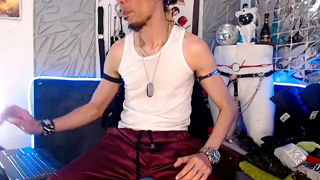 Snapshot of Mensecret69 chatting on March 18, 1:00 am Mensecret69 online show from March 18, 1:00 am