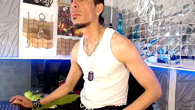 Snapshot of Mensecret69 chatting on March 22, 12:49 am Mensecret69 online show from March 22, 12:49 am