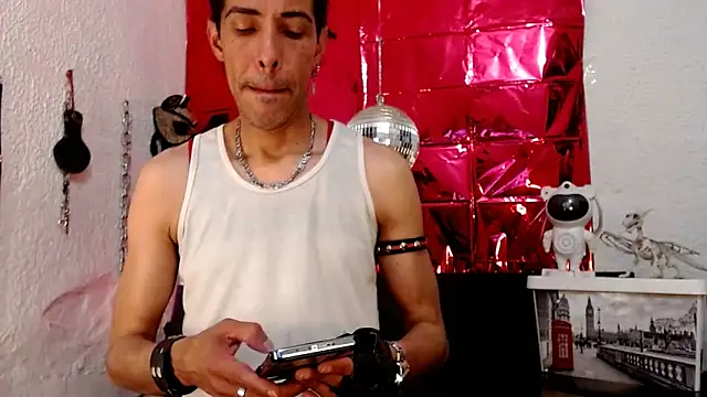 Snapshot of Mensecret69 chatting on December 17, 12:38 am Mensecret69 online show from December 17, 12:38 am