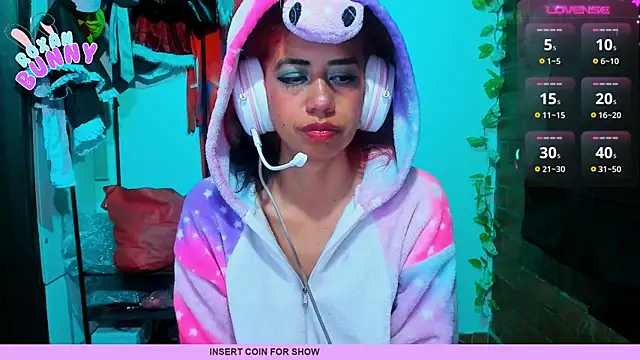 Roxanbunny1 online show from December 15, 9:35 am