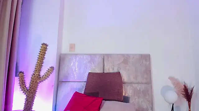 NoraDasilva online show from December 21, 12:42 am