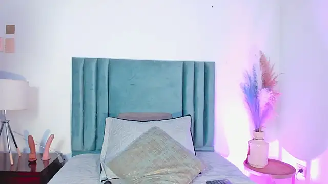 NoraDasilva online show from February 28, 12:43 am