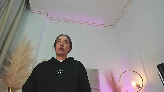 NoraDasilva online show from October 4, 12:25 pm