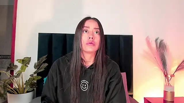 NoraDasilva online show from October 8, 12:30 am