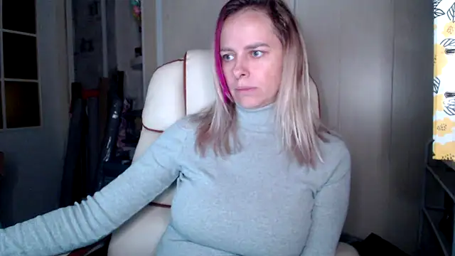 Snapshot of las_sweet chatting on October 31, 8:04 am las sweet online show from October 31, 8:04 am