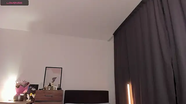 Alice Dias online show from February 19, 5:06 pm