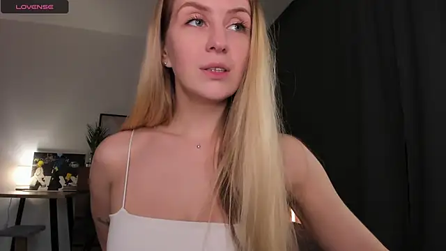 Alice Dias online show from February 28, 1:58 pm