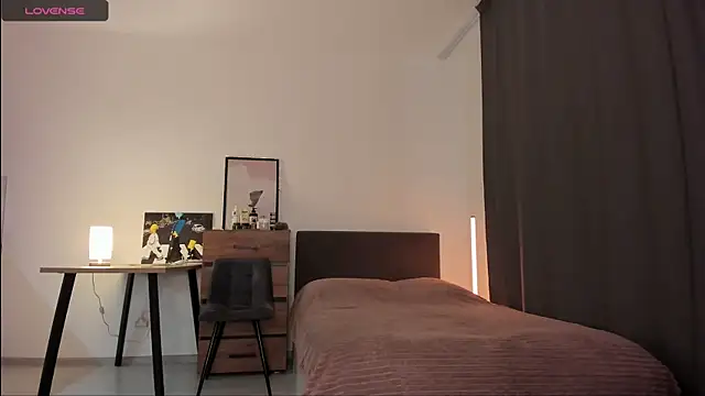 Alice Dias online show from September 27, 2:22 pm