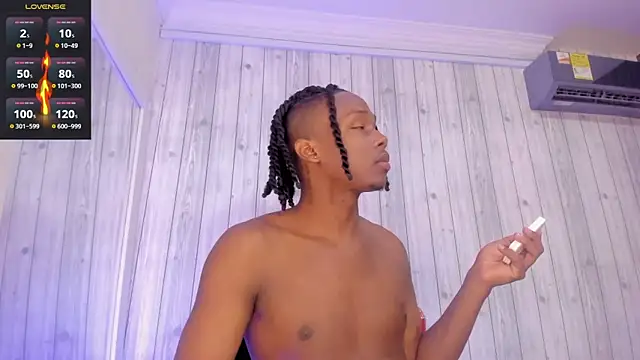 Snapshot of DominicSccott chatting on February 7, 12:28 pm DominicSccott online show from February 7, 12:28 pm