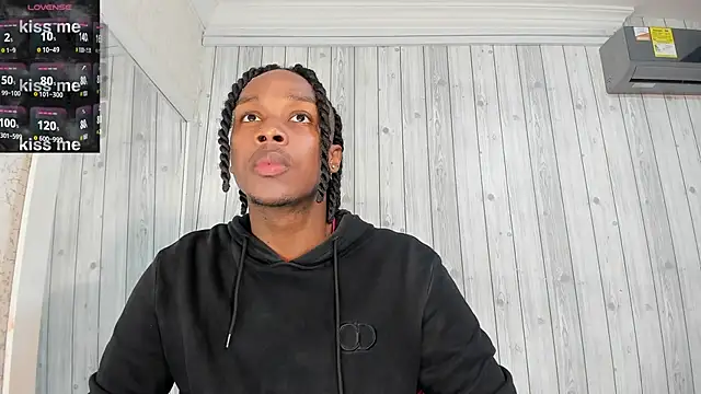 Snapshot of DominicSccott chatting on February 12, 12:33 pm DominicSccott online show from February 12, 12:33 pm