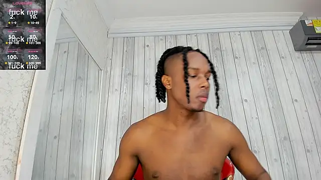 Snapshot of DominicSccott chatting on February 17, 12:38 pm DominicSccott online show from February 17, 12:38 pm