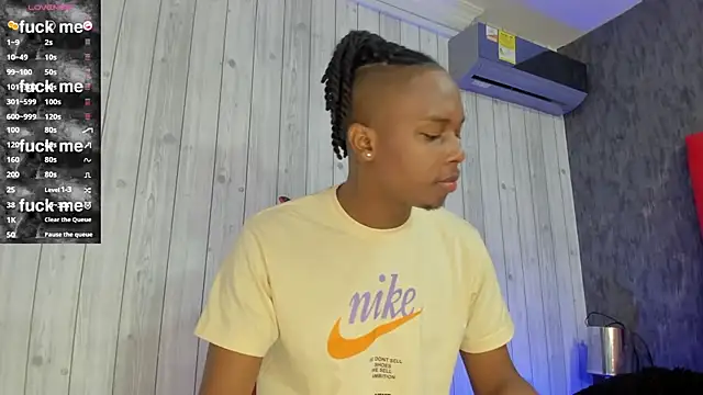 Snapshot of DominicSccott chatting on March 3, 12:58 pm DominicSccott online show from March 3, 12:58 pm