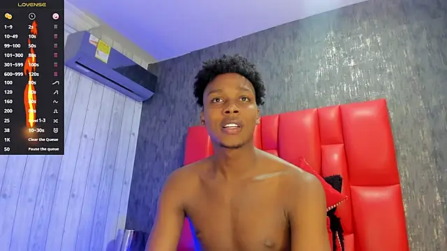 Snapshot of DominicSccott chatting on March 7, 12:56 pm DominicSccott online show from March 7, 12:56 pm