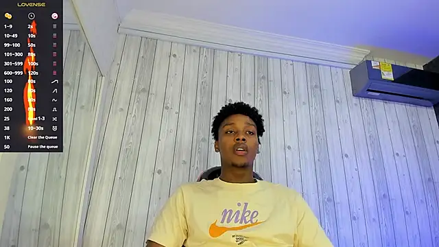 Snapshot of DominicSccott chatting on March 8, 12:41 pm DominicSccott online show from March 8, 12:41 pm