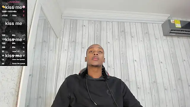 Snapshot of DominicSccott chatting on March 13, 12:02 pm DominicSccott online show from March 13, 12:02 pm