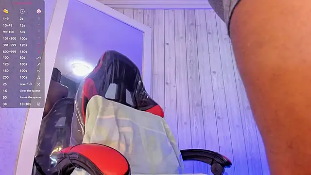 Snapshot of DominicSccott chatting on November 13, 1:10 pm DominicSccott online show from November 13, 1:10 pm