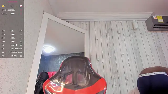 Snapshot of DominicSccott chatting on November 19, 1:00 pm DominicSccott online show from November 19, 1:00 pm