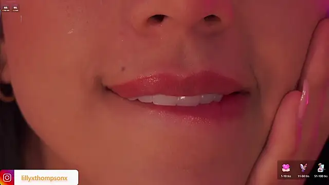 Snapshot of LillyThompson chatting on November 16, 8:47 pm LillyThompson online show from November 16, 8:47 pm