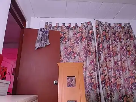 yselahot online show from February 10, 3:32 pm