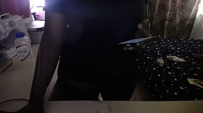 yselahot online show from February 14, 9:21 pm