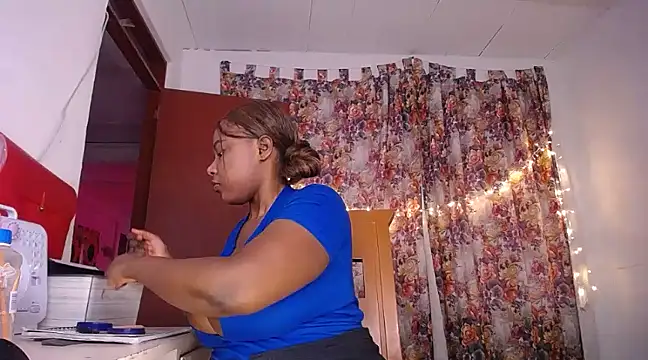 yselahot online show from February 21, 1:44 pm