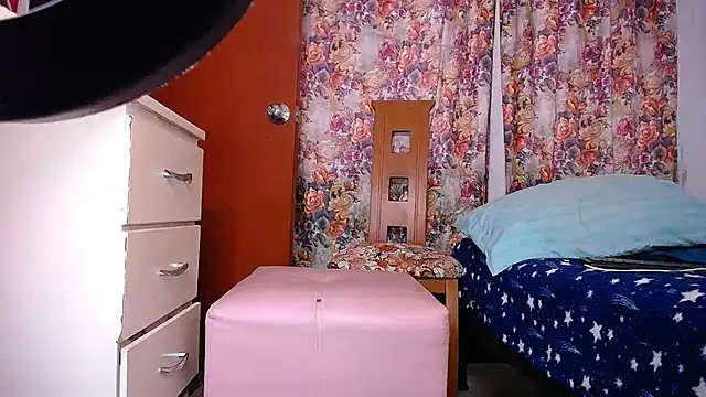 yselahot online show from February 26, 11:15 pm