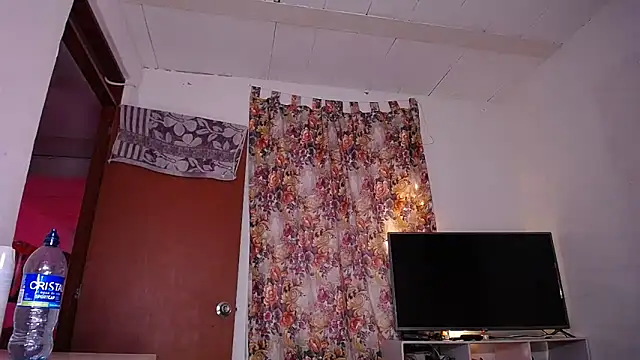 yselahot online show from March 6, 6:59 pm