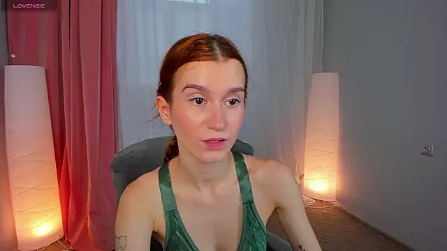 Snapshot of Sally_Biscuit chatting on February 21, 10:28 am Sally Biscuit online show from February 21, 10:28 am