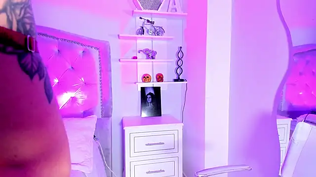 CamileHolmes online show from December 2, 7:47 am