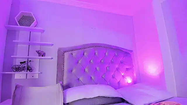 CamileHolmes online show from February 3, 8:13 am