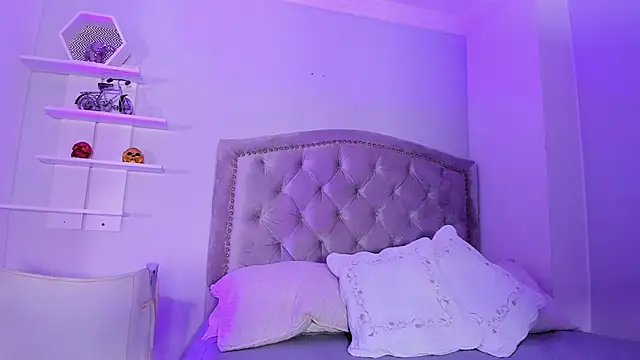 CamileHolmes online show from March 6, 4:41 am